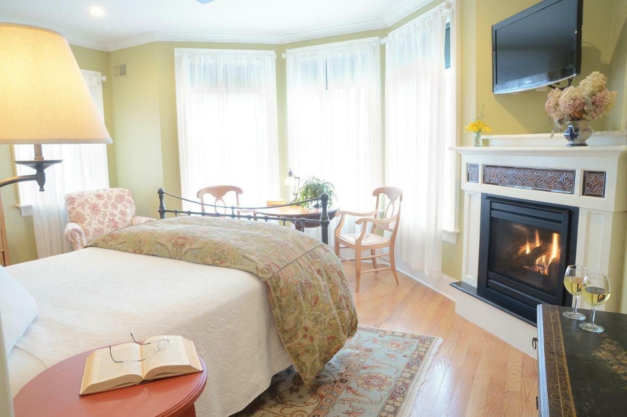 The Springwater Bed And Breakfast Saratoga Springs Bagian luar foto