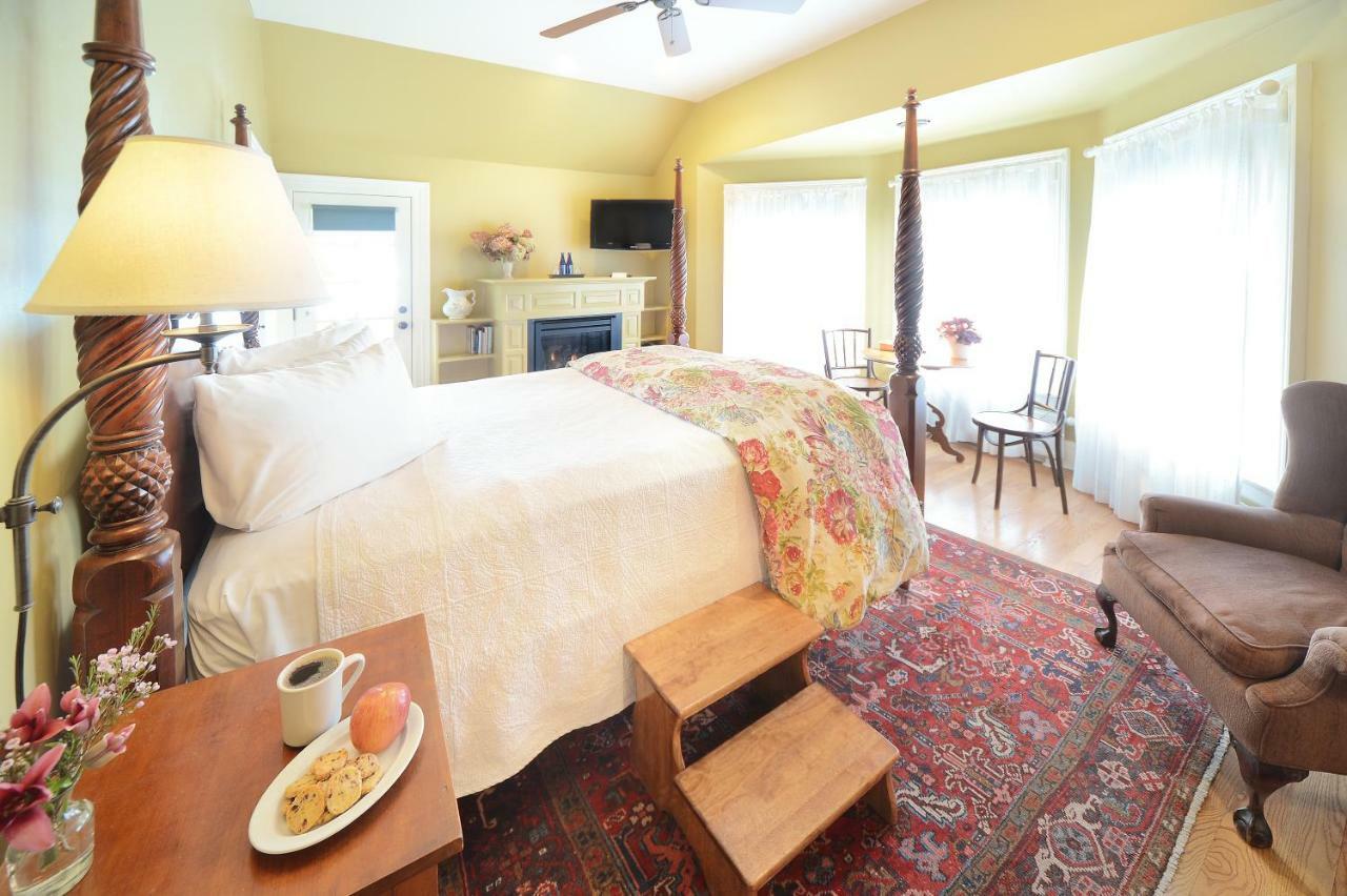 The Springwater Bed And Breakfast Saratoga Springs Bagian luar foto