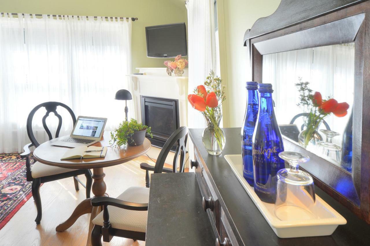 The Springwater Bed And Breakfast Saratoga Springs Bagian luar foto
