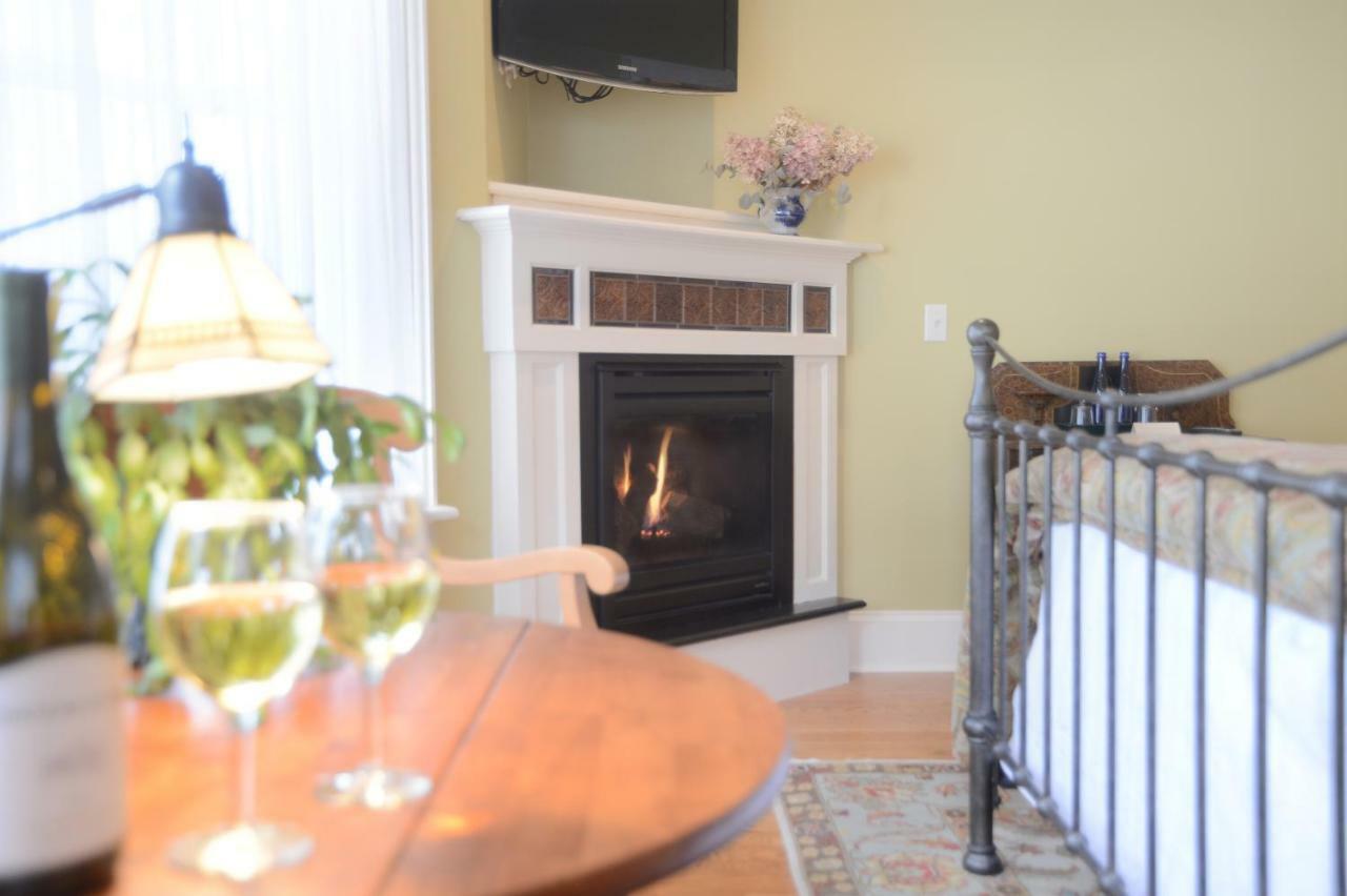 The Springwater Bed And Breakfast Saratoga Springs Bagian luar foto