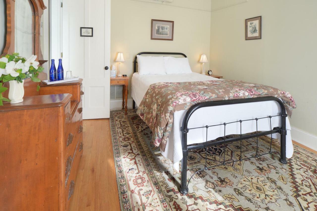The Springwater Bed And Breakfast Saratoga Springs Bagian luar foto