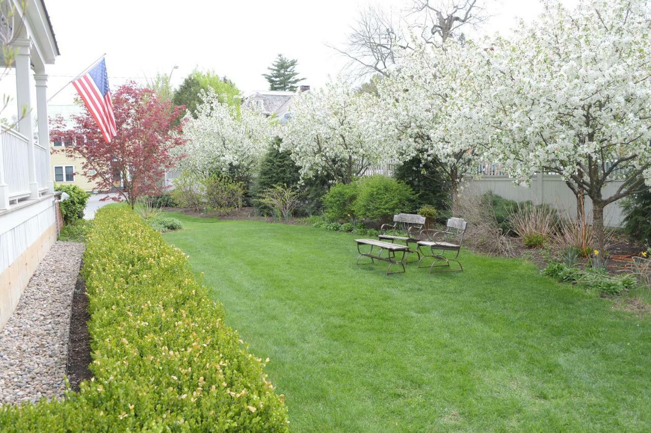The Springwater Bed And Breakfast Saratoga Springs Bagian luar foto