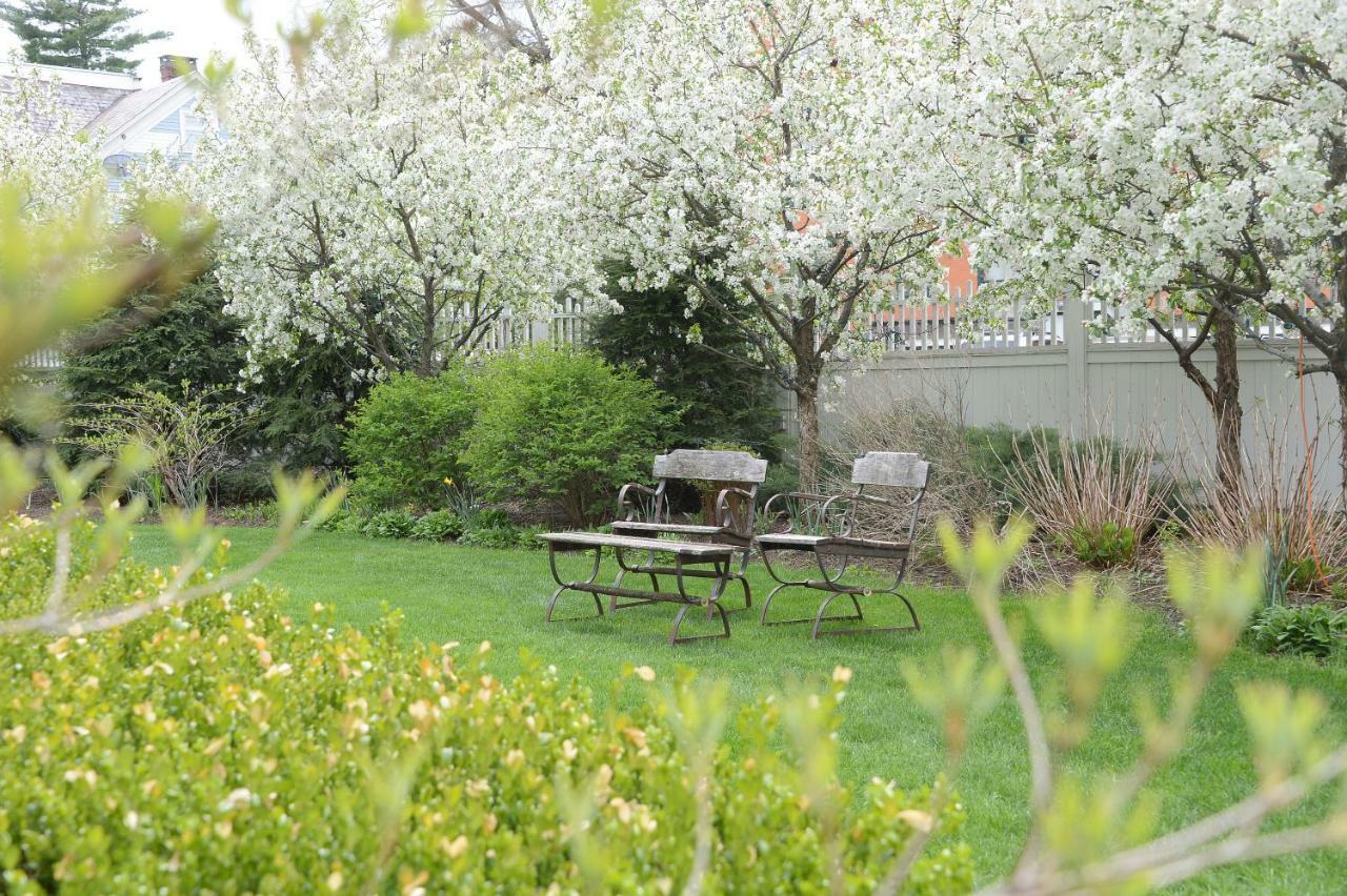 The Springwater Bed And Breakfast Saratoga Springs Bagian luar foto