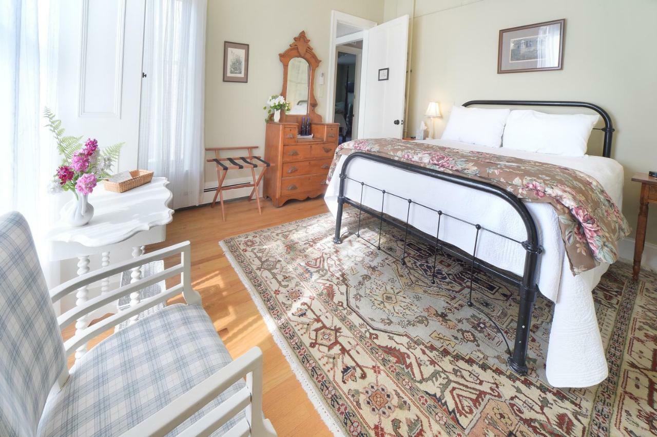The Springwater Bed And Breakfast Saratoga Springs Bagian luar foto