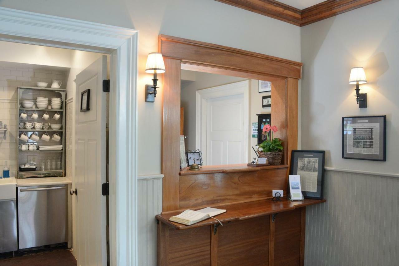 The Springwater Bed And Breakfast Saratoga Springs Bagian luar foto